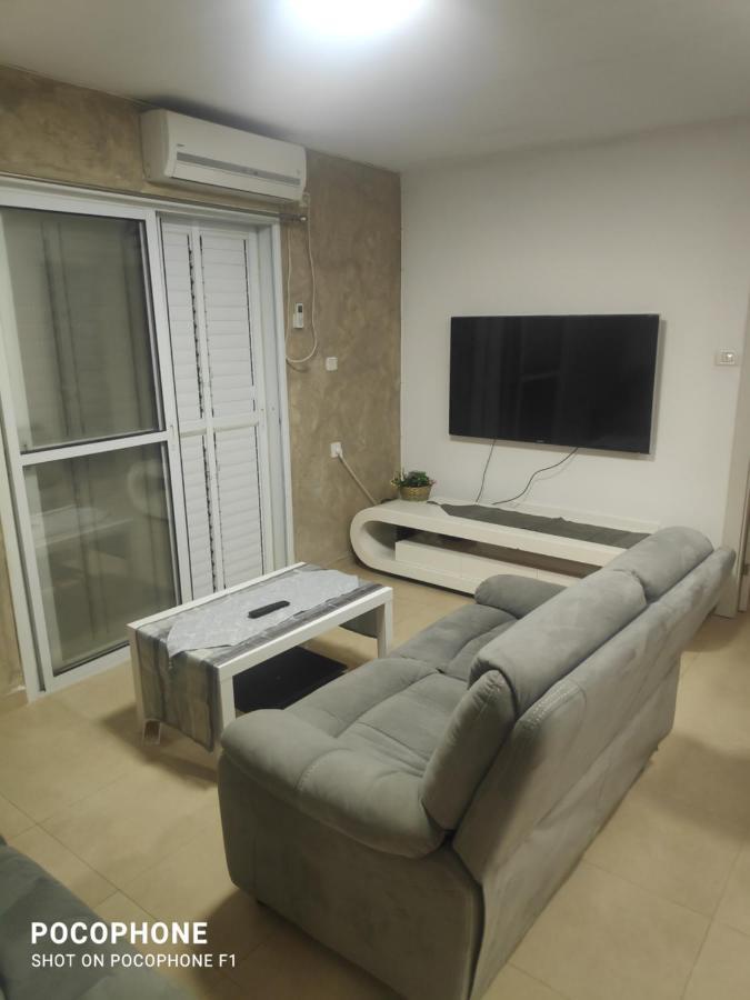 סוויטה של אלון Appartamento Arad Esterno foto